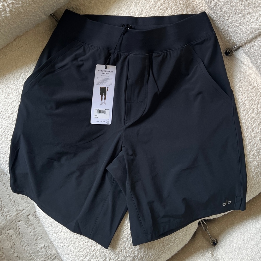 Alo yoga men repetition short 9” medium new black